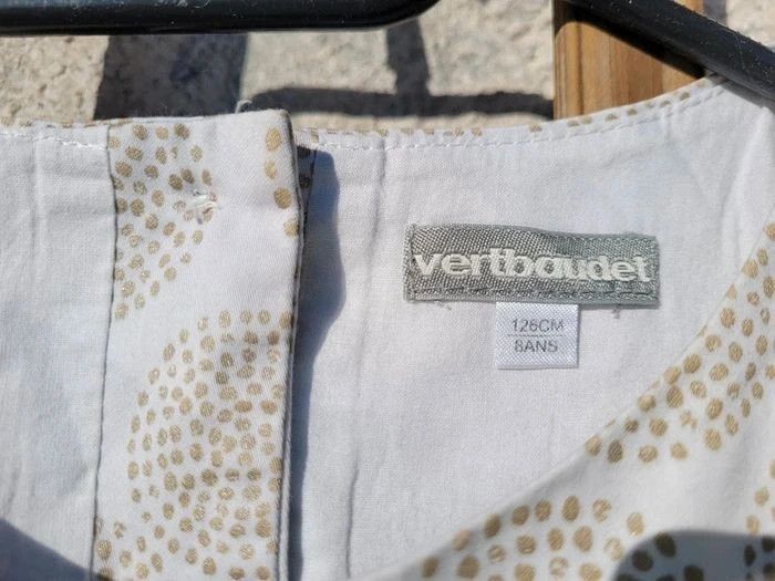 Superbe robe de cérémonie vertbaudet blanche à motifs dorés pailletés, dos nu, 8 ans - photo numéro 9