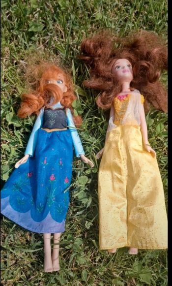 Lot de poupee barbie disney