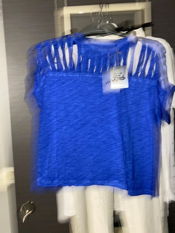 TEE shirt