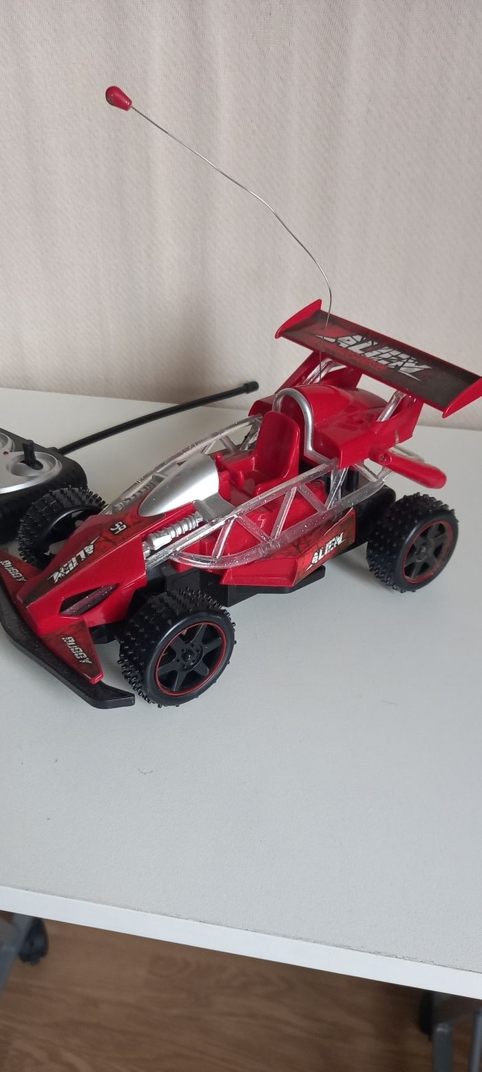 Voiture télécommandée - photo numéro 2