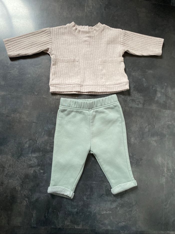 2 vêtements t-shirt et pantalon 3 mois kiabi et H&M