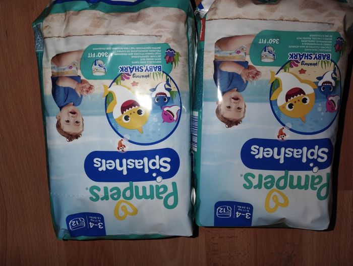 2paquets tout neuf de Pampers SPLASHERS taille 3-4soit 6-11kg