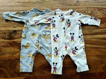 Lot 2 pyjamas H&M 1/2 mois Disney