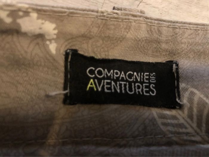 BB11- Short imprimé taupe/beige «  compagnie des aventures » T 46-48 porté 1 h - photo numéro 7