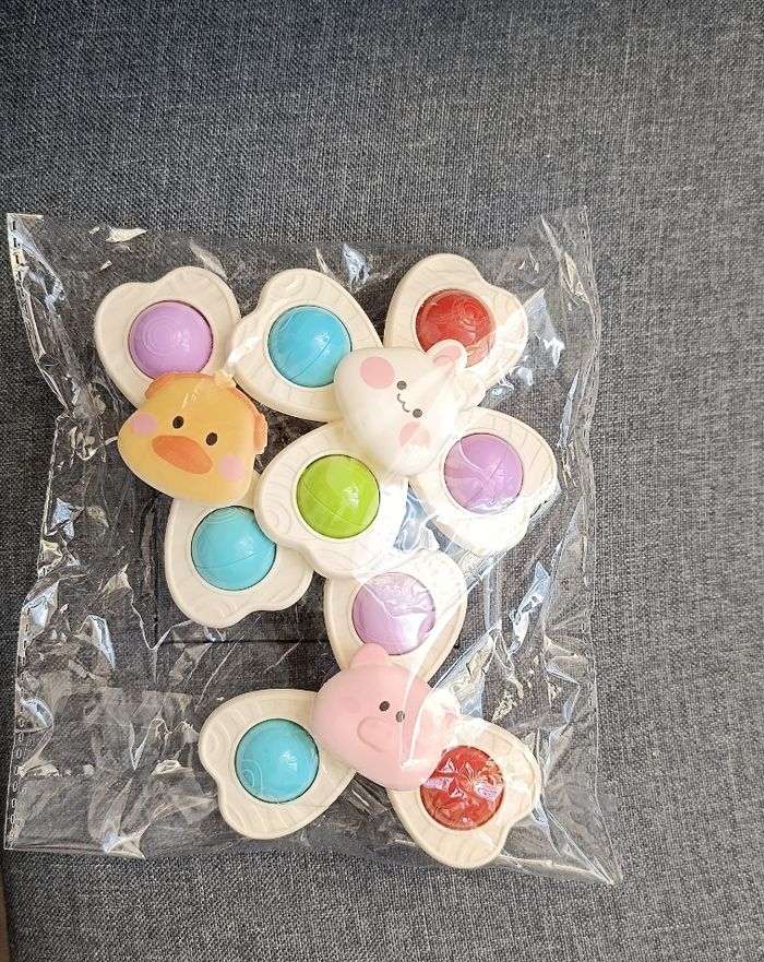 Lot de 3 Spinners . NEUFS ❤️🩵💚 lapin, canard, cochon - photo numéro 2