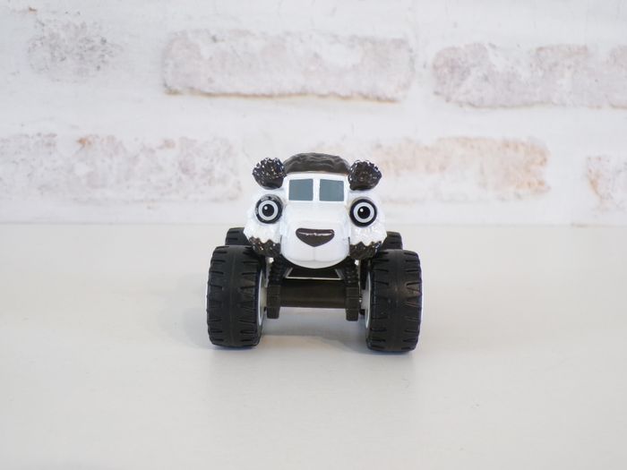 Monster Trucks - Panda - Les monstres Machines (J5) - photo numéro 4