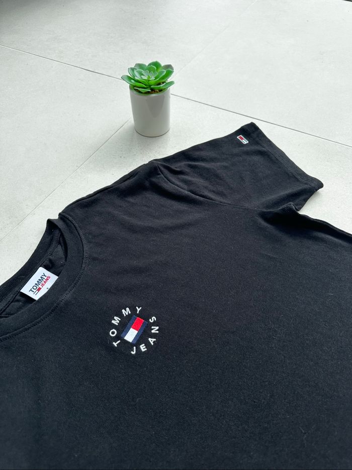 T-shirt Tommy Jeans noir taille S 👕