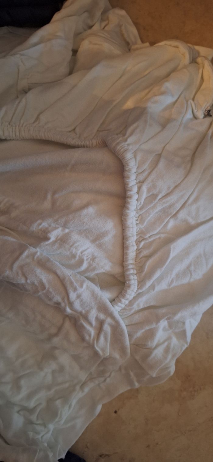 Lot 2 drap housse blanc avec couverture tissus accroché  matelas - photo numéro 3