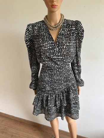 Robe noire et écrue neuve à manches longues Morgan taille 40 (valeur 80€)
