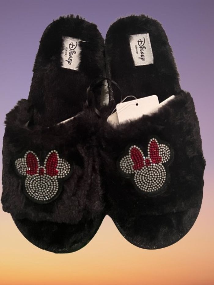 Claquettes duveteuses Minnie Mouse pointure 40-41