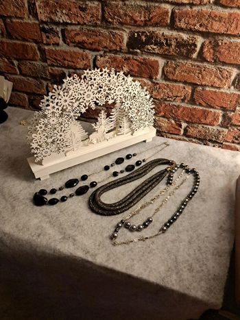 Lot de colliers noir et argenté vintage