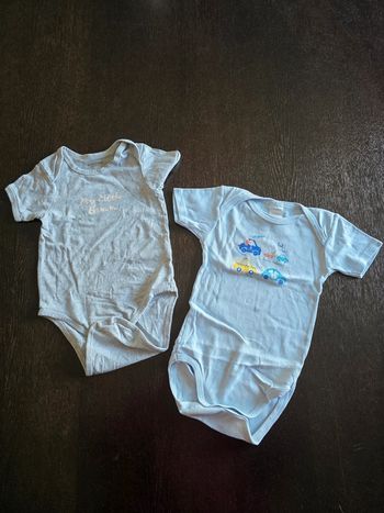 2 bodies a manches courtes en 24 mois