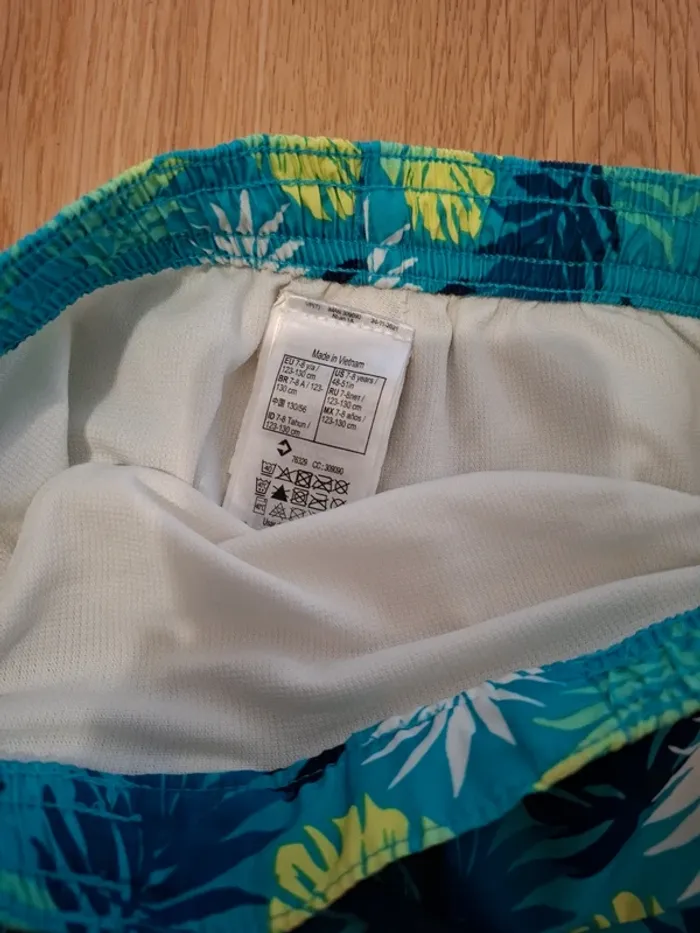 Short de bain 7/8 ans bleu tropical très bon état - photo numéro 4