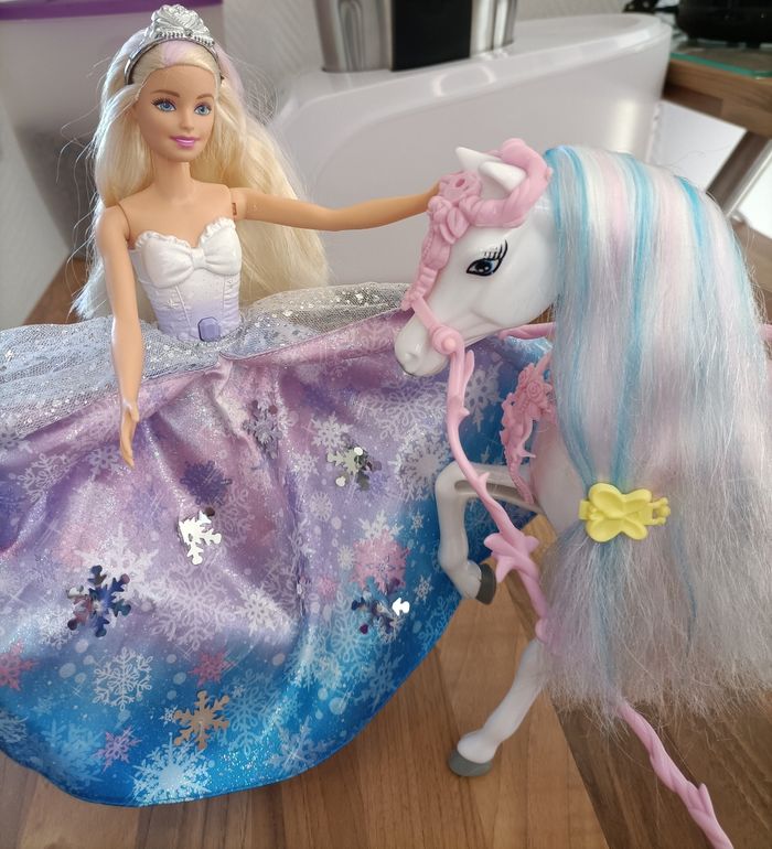Barbie Princesse Flocon et son carosse - photo numéro 3