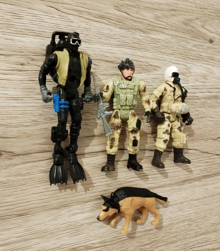 Lot de 4 figurines militaires - photo numéro 2