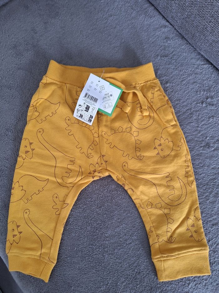 Pantalon neuf 9 mois