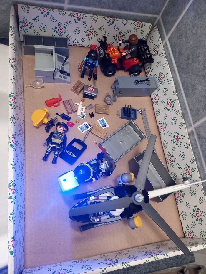 Quartier général police d'élite. 70338 playmobil - photo numéro 3