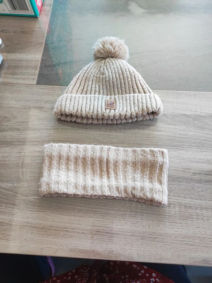 Ensemble bonnet cache cou moufles