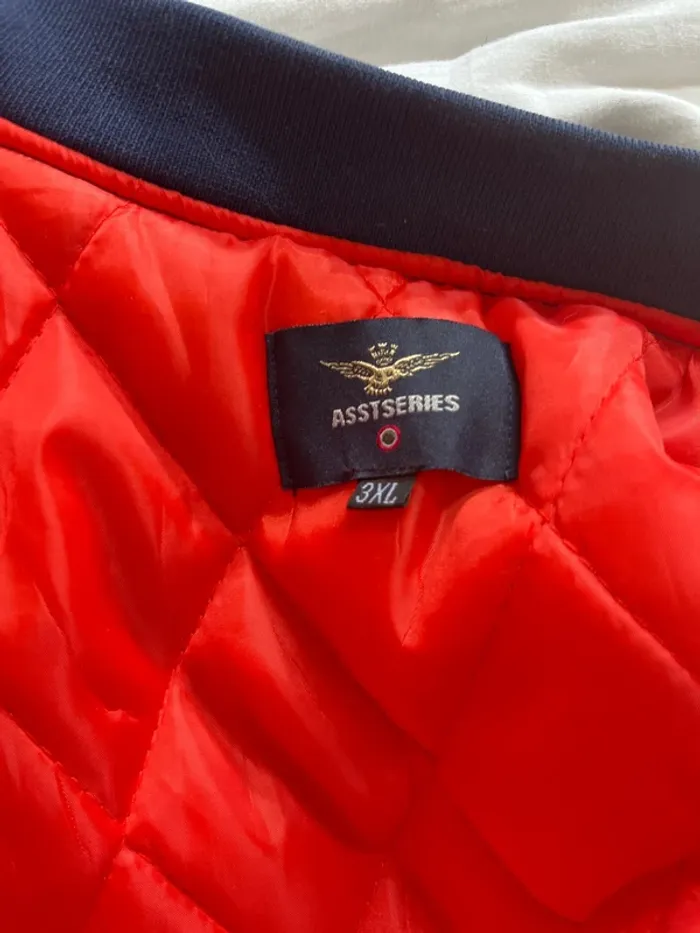 Bombers asstseries dragon ball capsule corp - photo numéro 5