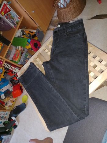 Jean slim noir t.38 npo