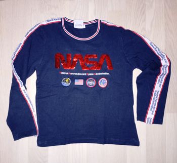 Tee-shirt bleu marine et paillettes NASA 
T. 10 ans