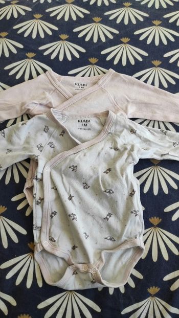 Lot bodies kiabi 1mois