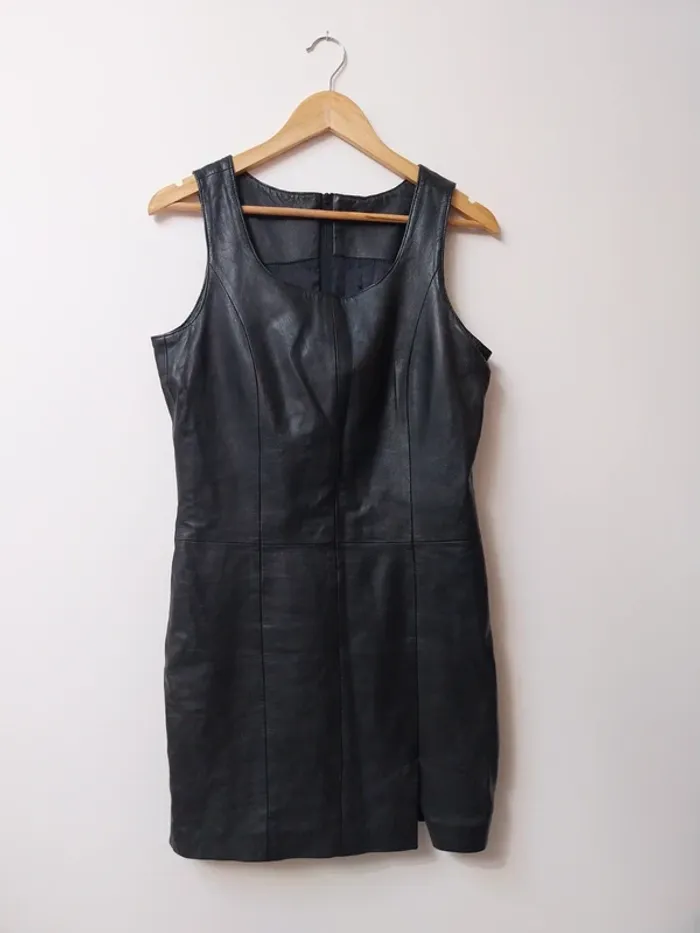 Robe en cuir noire 38