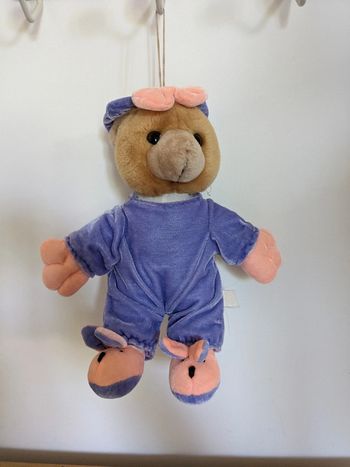 Peluche ourson tenue rose et violette