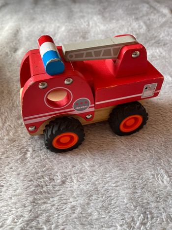 Camion de pompier en bois