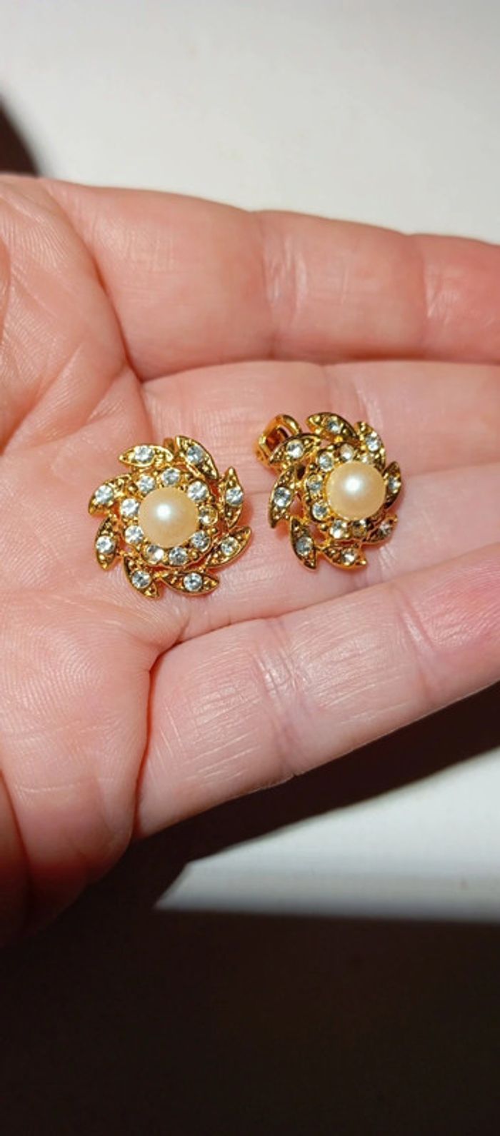 Clips d'oreilles chic strass et perle - photo numéro 7