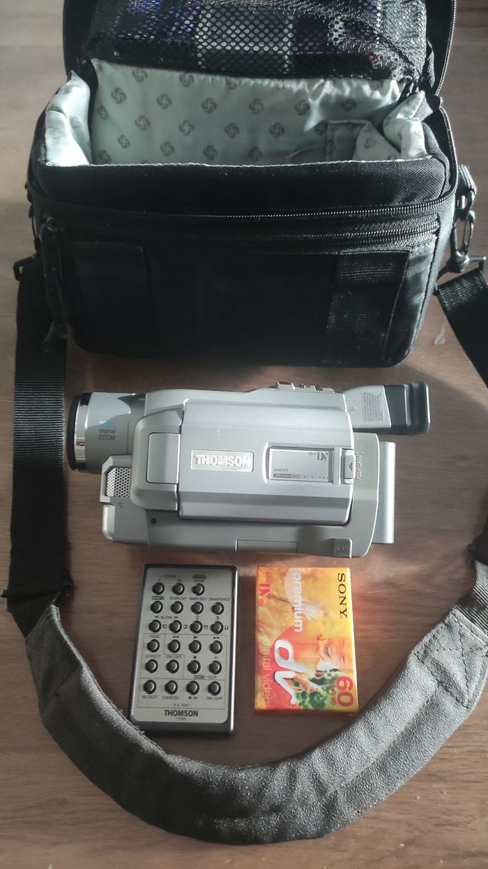 Caméscope Thomson et sa pochette