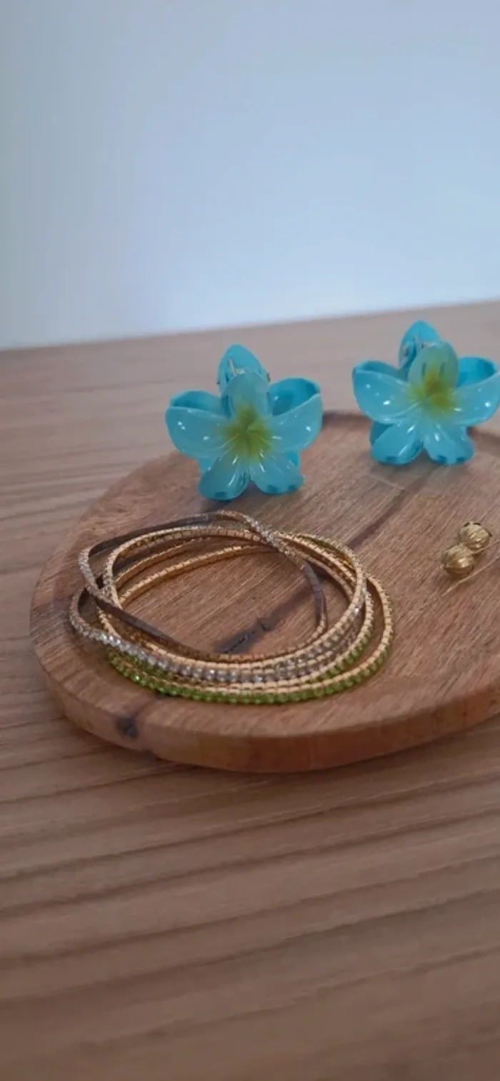 💚 Lot mini pinces fleurs bleues + bracelets strass verts – Neuf