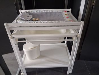 Table à langer avec baignoire coulissante