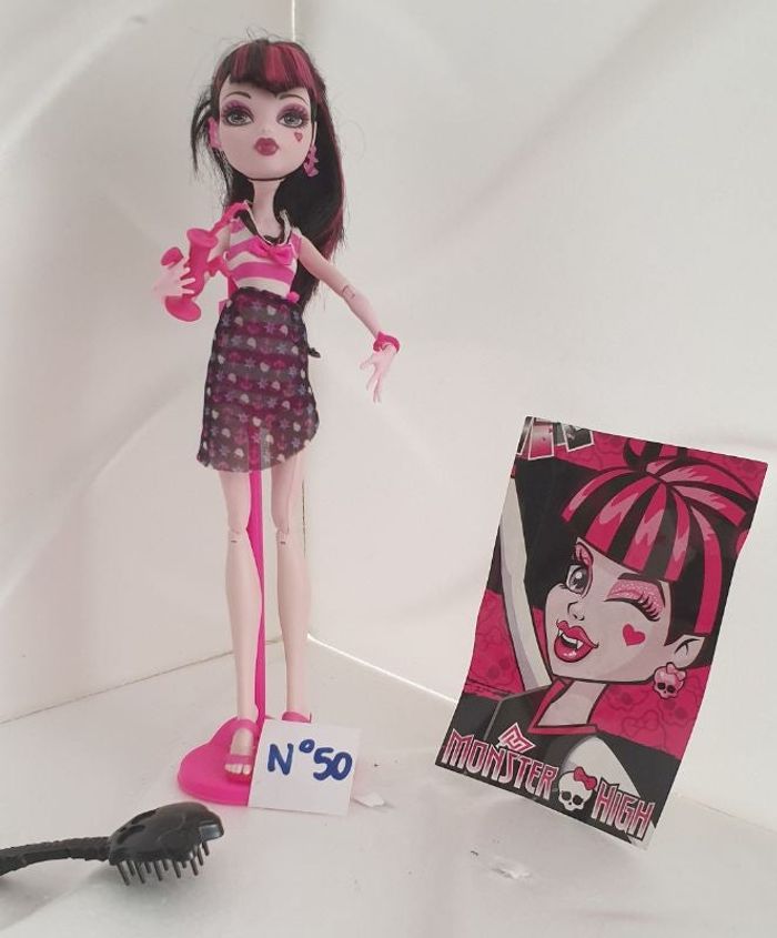 Monster High Draculaura à la plage
