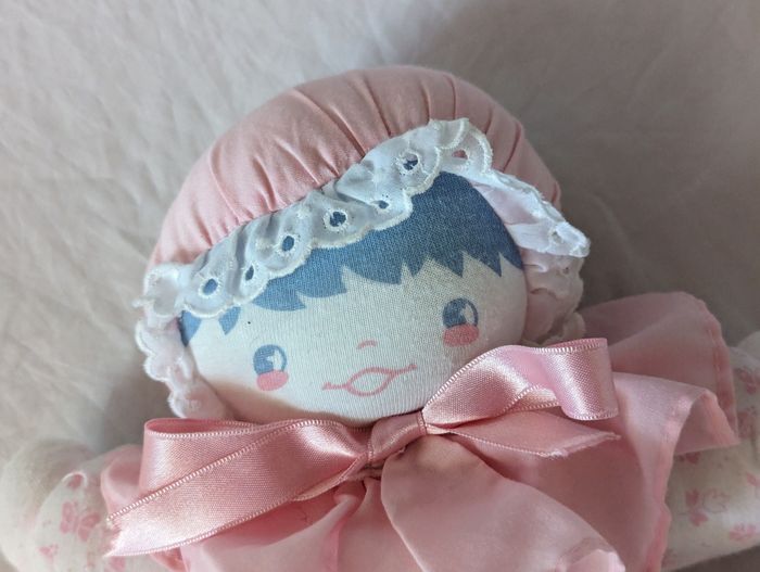 Poupée Fille Molletonnée Bonnet Nuit Ruban Roses Robe Fleurs Papillons Peluche Petits Enfants Bébés - photo numéro 2