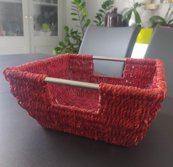 Panier bordeaux et métal