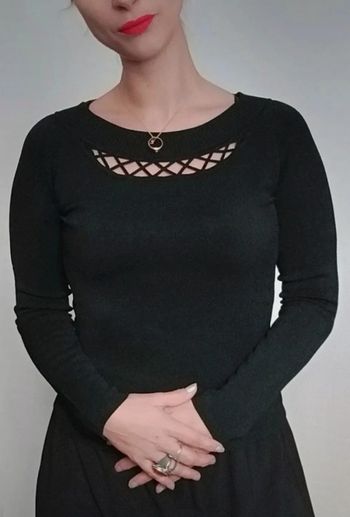 Pull noir chic ajouré au col taille 38