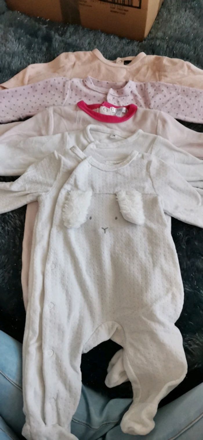 Lot 5 pyjamas