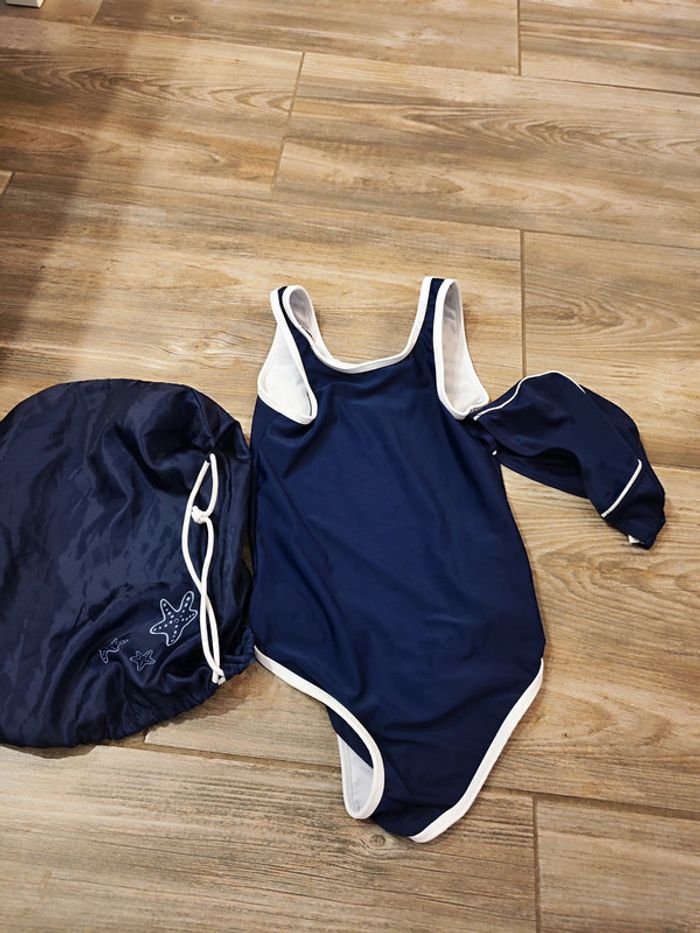 Maillot de bain une pièce bleu marine Lili Bain Taille 10 ans et bonnet bain taille unique