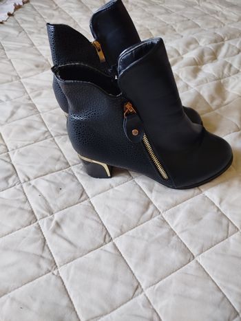 Jolis bottines noires et or