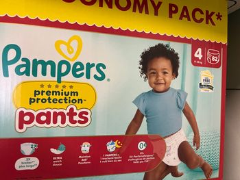 Couches Pampers premium taille 4 pants
