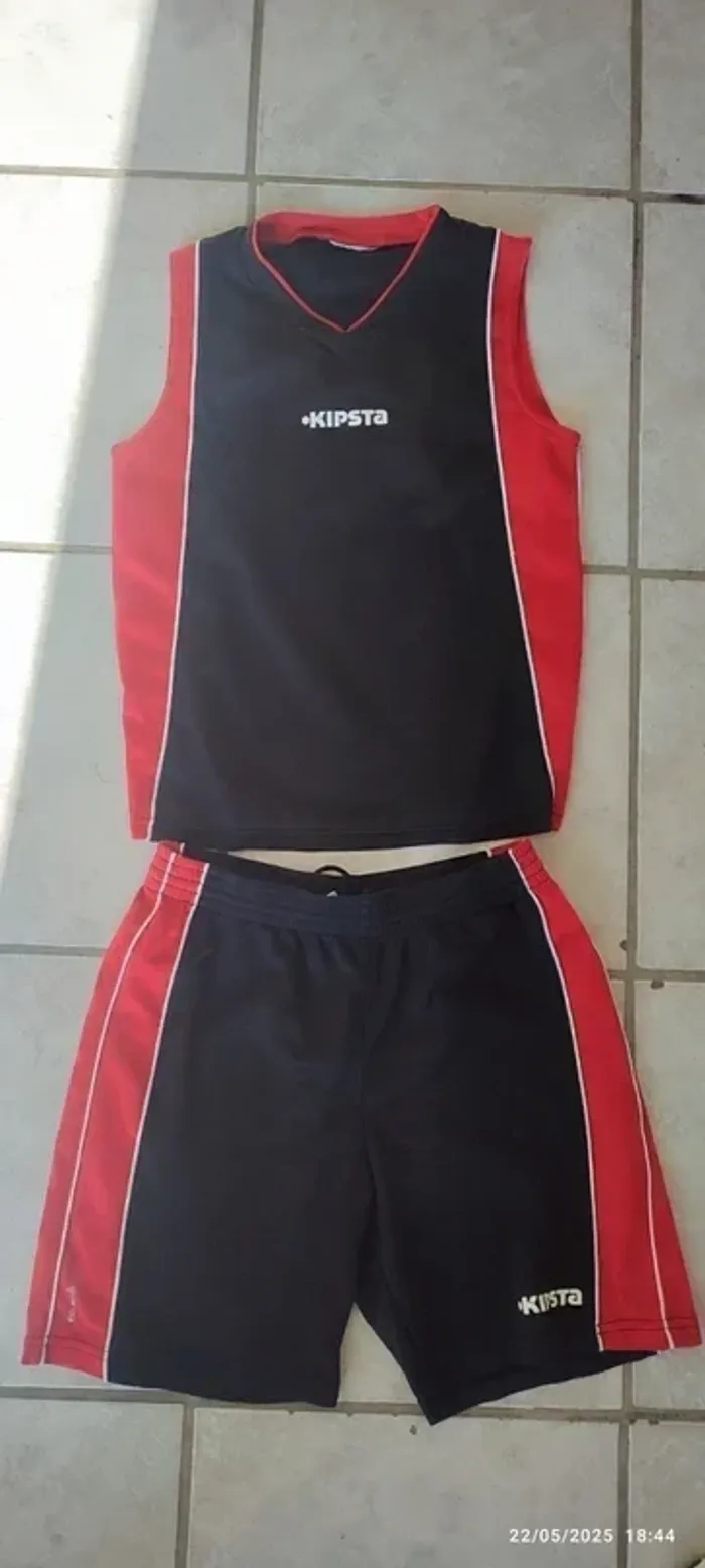 🏀 Ensemble Basket Kipsta – Garçon 10 ans / 140 cm – Bon État - photo numéro 4