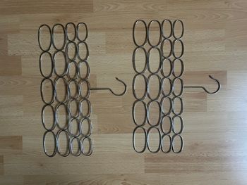 2 cintres à foulards 