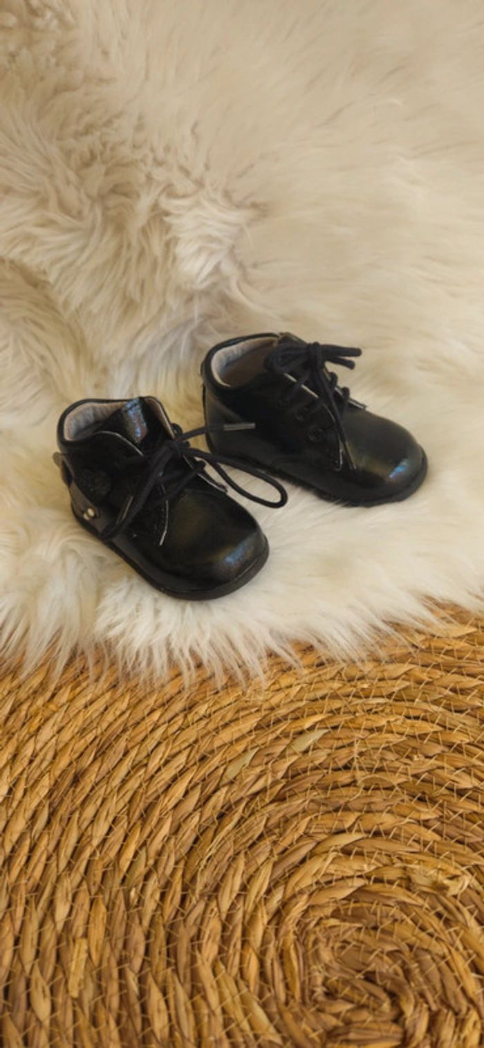 Paire de chaussure en cuir de marche bébé taille 18