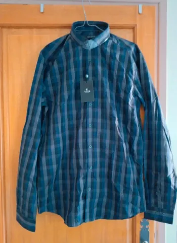 Chemise a carreaux homme en taille M de chez tiger.