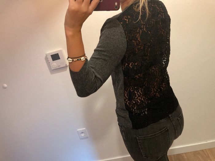 Pull et dentelle à l’arrière - photo numéro 2