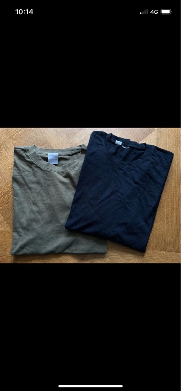 2 T-shirts