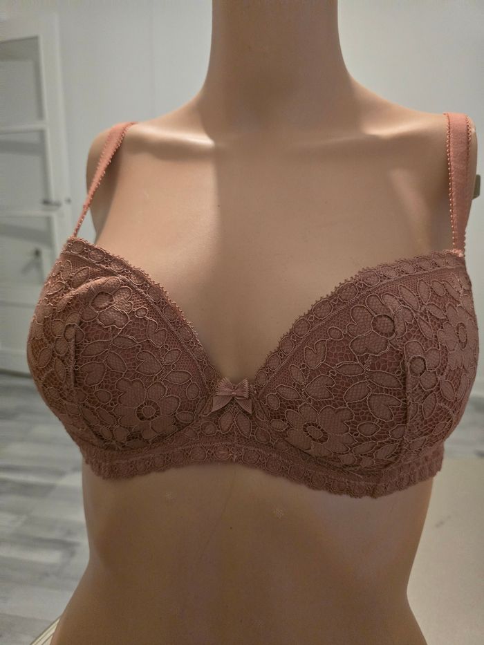 Soutien gorge neuf sans étiquettes - photo numéro 7