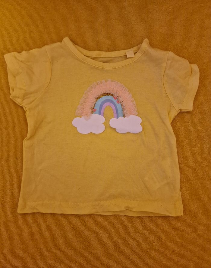 T-shirt jaune taille 6 mois