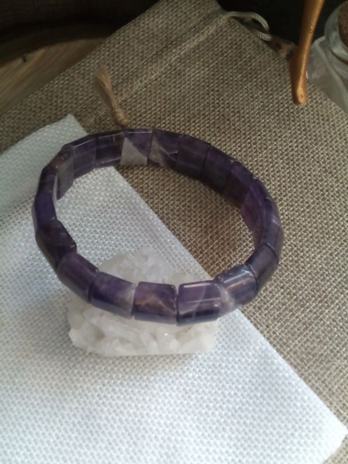 Bracelet en pierres d'améthyste naturelles 💜. - photo numéro 2